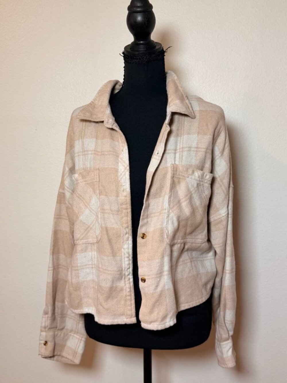 Ci Sono Beige Cream Plaid Cropped Flannel Oversized Button Up Neutral Fall